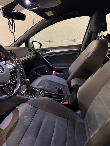 Volkswagen Golf Alltrack 4 of 6