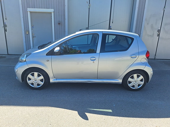 Toyota Aygo 3 of 5