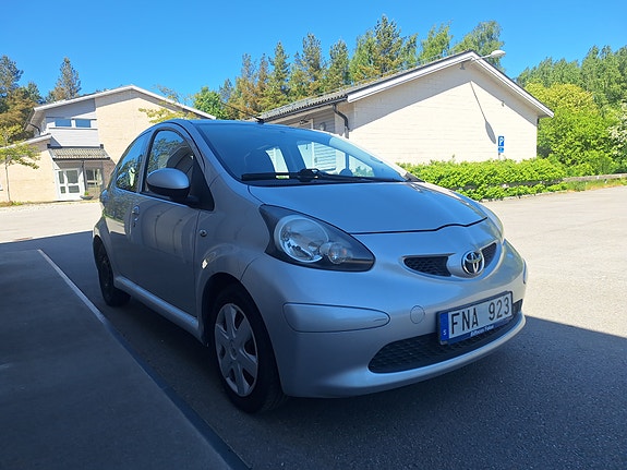 Toyota Aygo 2 of 5