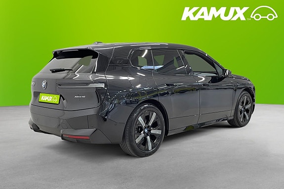 BMW iX 4 of 5