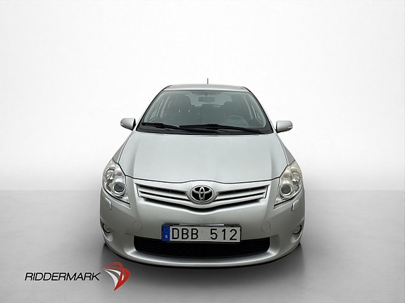 Toyota Auris 2 of 5