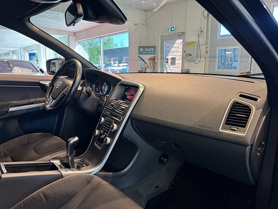 Volvo XC60 9 of 23