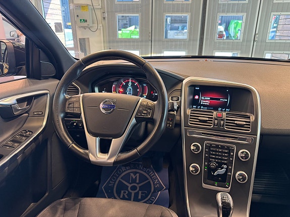 Volvo XC60 8 of 23