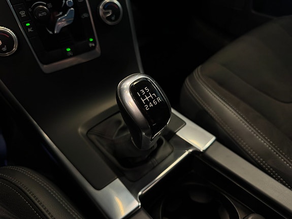 Volvo XC60 15 of 23