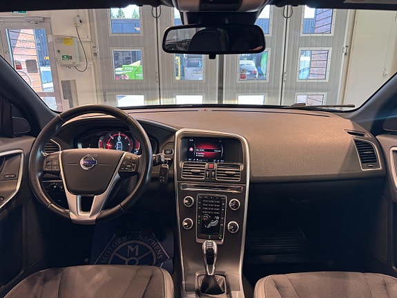 Volvo XC60 5 of 23
