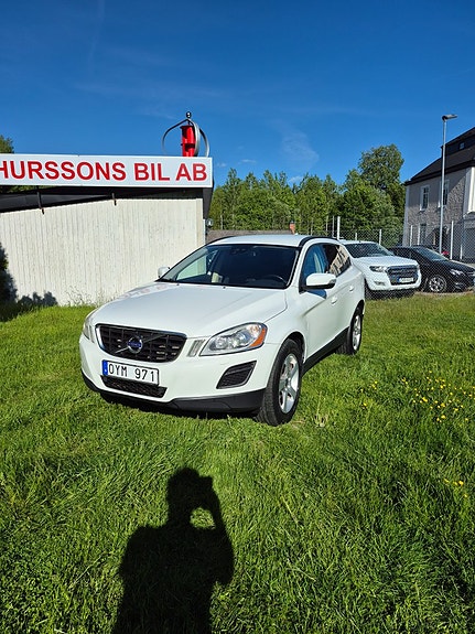 Volvo XC60 2 of 5