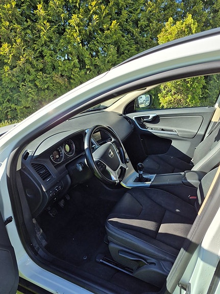 Volvo XC60 6 of 8