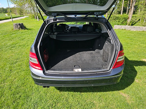 Mercedes-Benz C180 3 of 5
