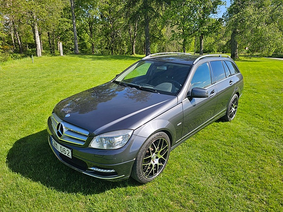 Mercedes-Benz C180 4 of 5