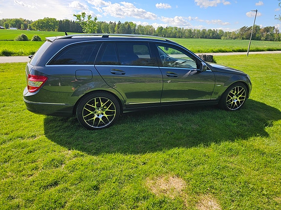 Mercedes-Benz C180 2 of 5