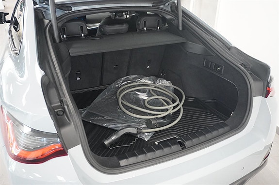 BMW i4 9 of 19