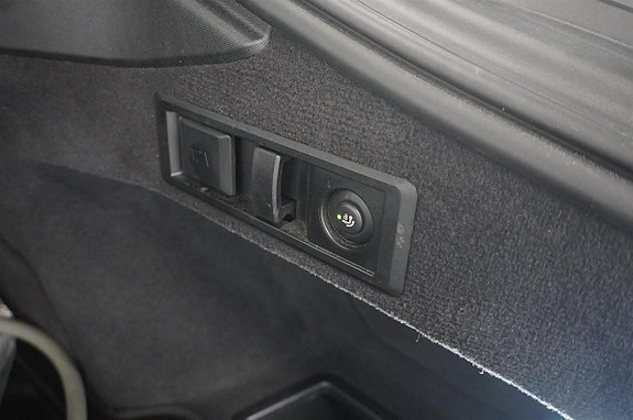 BMW i4 10 of 19