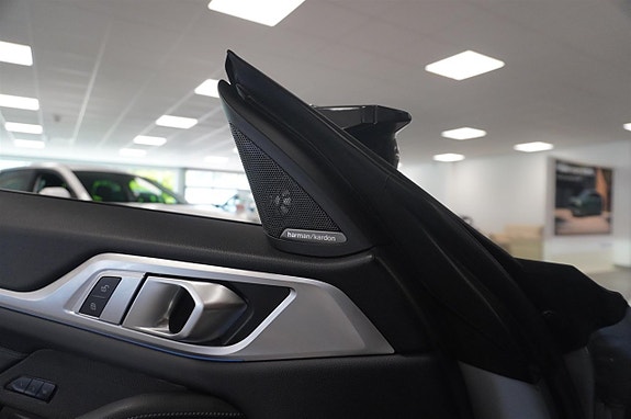 BMW i4 16 of 19
