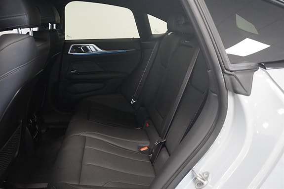 BMW i4 8 of 19