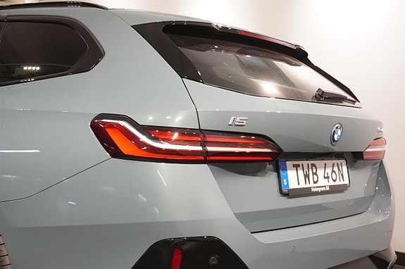 BMW i5 9 of 16