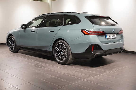 BMW i5 3 of 16