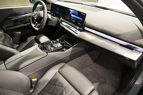 BMW i5 12 of 16
