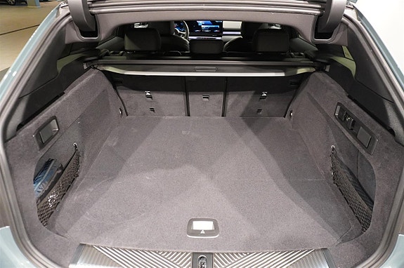 BMW i5 6 of 16