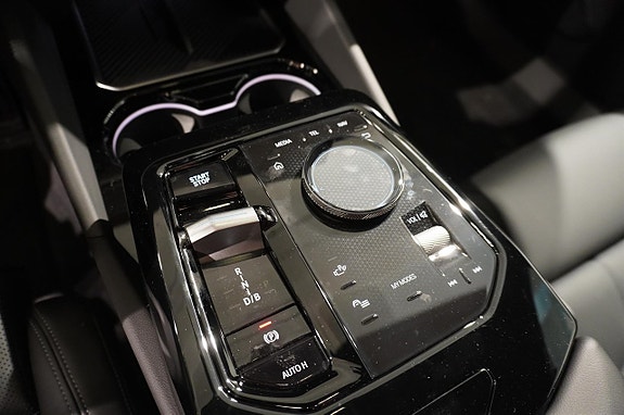 BMW i5 14 of 16