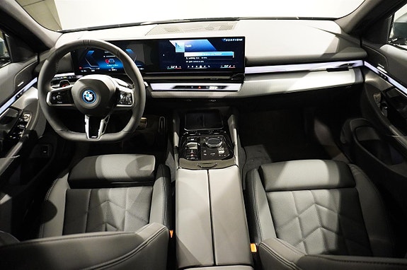 BMW i5 10 of 16