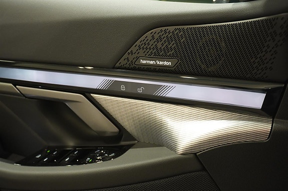 BMW i5 13 of 16