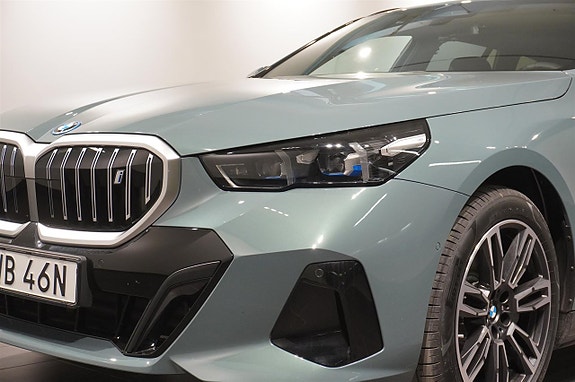 BMW i5 8 of 16