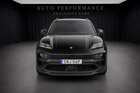 Porsche Macan Turbo 4 of 5