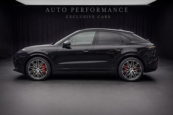 Porsche Macan Turbo 2 of 5