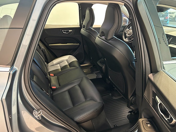 Volvo XC60 8 of 14