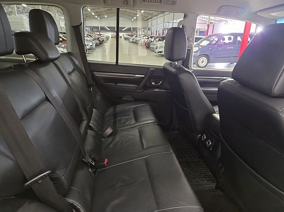 Mitsubishi Pajero 5 of 5