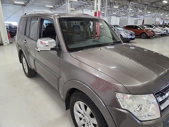 Mitsubishi Pajero 3 of 5