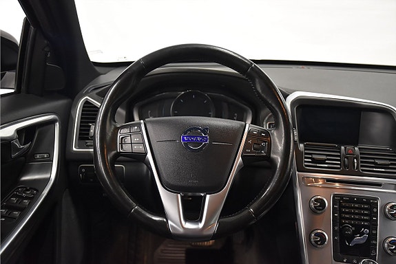 Volvo XC60 2 of 5