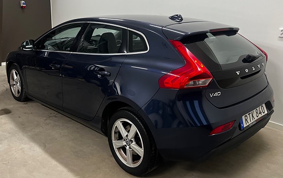Volvo V40 3 of 5