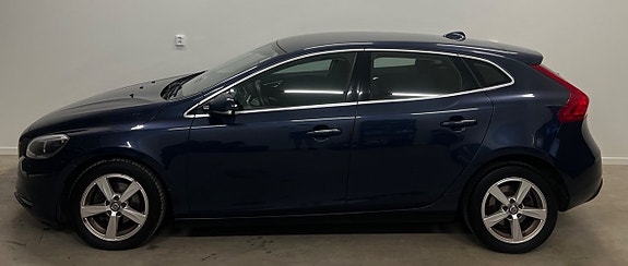 Volvo V40 2 of 5
