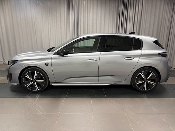 Peugeot 308 2 of 5