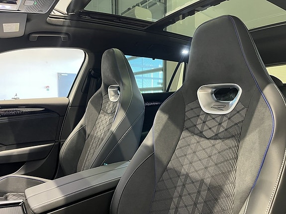 Volkswagen Passat 15 of 27