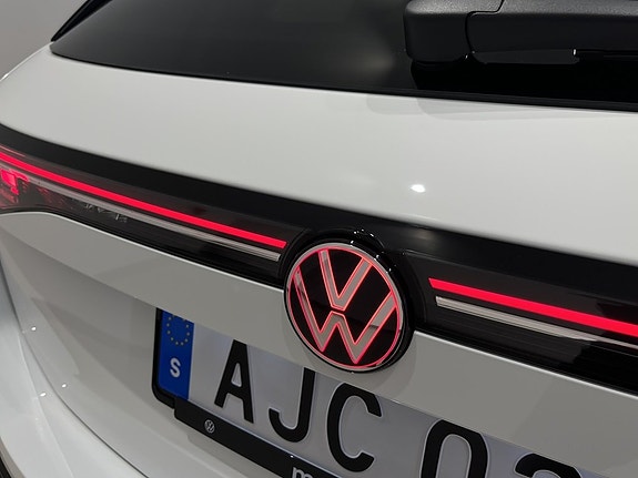 Volkswagen Passat 9 of 27
