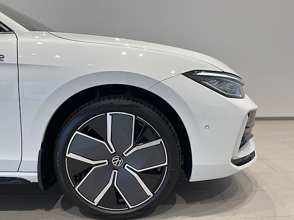 Volkswagen Passat 5 of 5