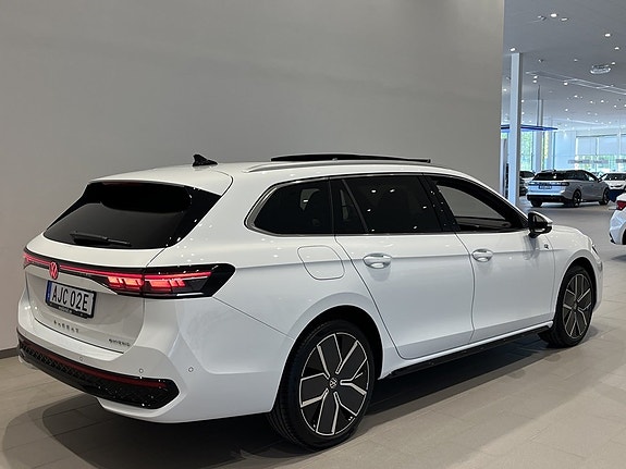Volkswagen Passat 7 of 27