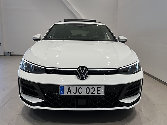 Volkswagen Passat 2 of 5