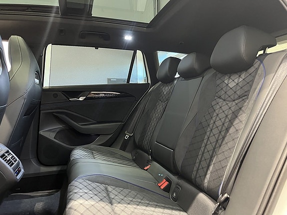 Volkswagen Passat 13 of 27