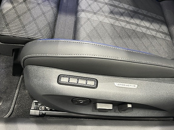 Volkswagen Passat 16 of 27