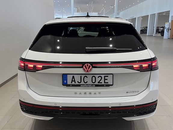 Volkswagen Passat 8 of 27