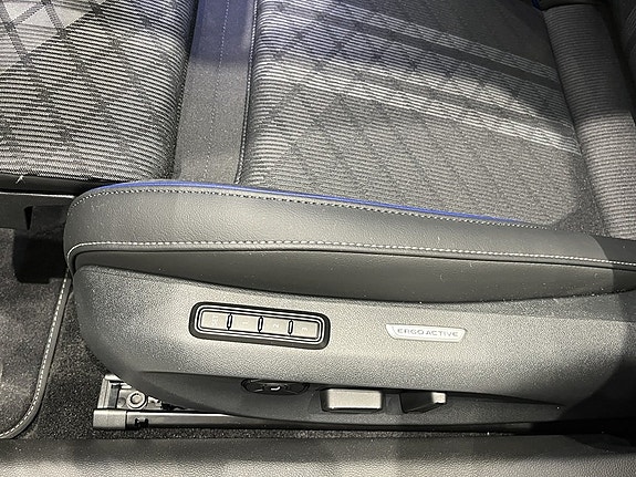 Volkswagen Passat 15 of 27