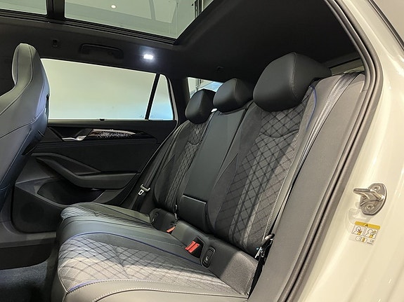 Volkswagen Passat 12 of 27