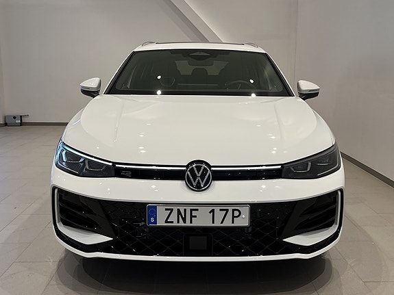 Volkswagen Passat 2 of 5