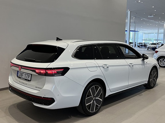 Volkswagen Passat 7 of 27