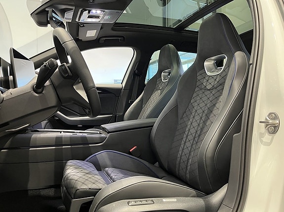 Volkswagen Passat 13 of 27