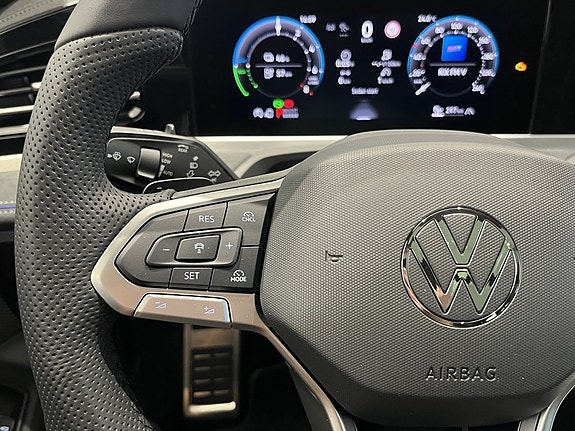 Volkswagen Passat 19 of 27