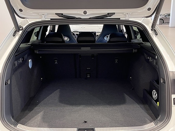 Volkswagen Passat 11 of 27